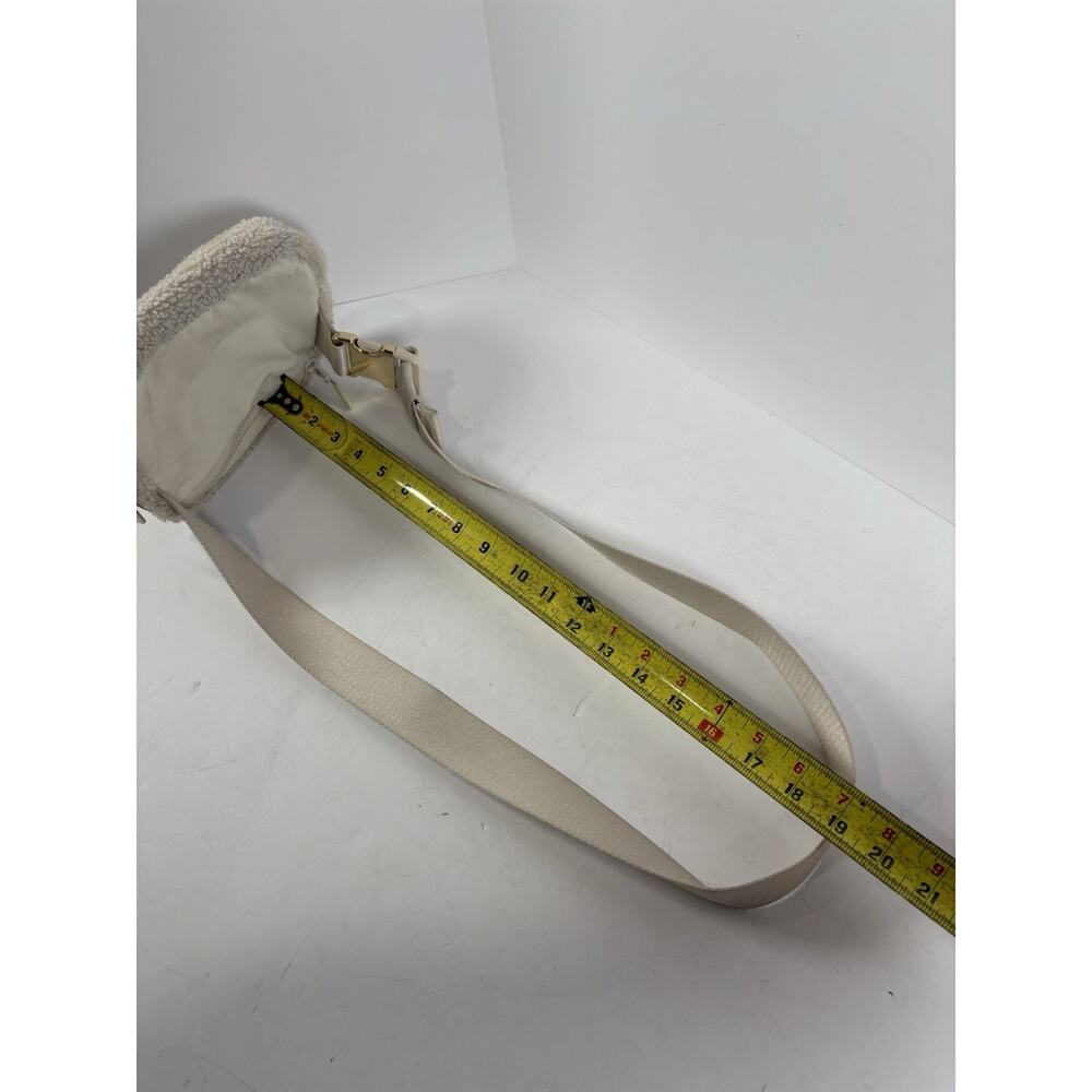 Lululemon Everywhere Belt Bag 1L Fleece White Opal/Gold Beautiful Crossbody - Picture 9 of 9